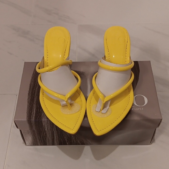 NIB, Jennifer Lopez Canary Zurin Sandals - Picture 4 of 12